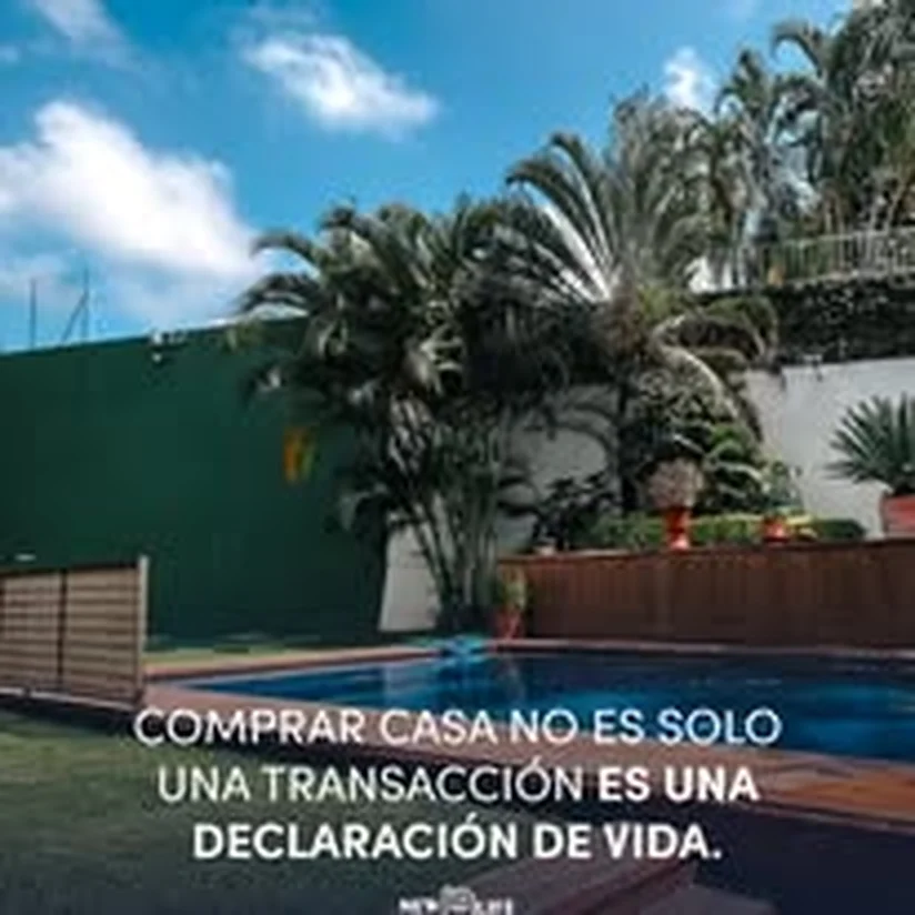 Casa con alberca en zona residencial